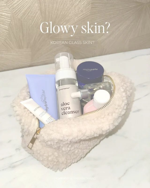 Glowy skin? Korean glass skin? ✨
Het internet staat vol met goedbedoeld advies. Advies over producten met hoge concentraties van bepaalde ingrediënten, zoals vitamine C.
 
Het is belangrijk dat je weet wat voor huidtype je hebt, voordat het product in je digitale winkelmandje ligt en je op de bestelknop hebt geklikt.
 
We weten hoe verleidelijk het kan zijn! Want ja: wie wil er nou geen huid die een mooie glow heeft en straalt?
 
Maar: je huidbarrière kan door deze producten uit balans raken als je ze niet echt nodig hebt, zeker een gevoelige of rosacea huid.
 
Elke huid is namelijk anders, reageert op een andere manier en heeft andere behoeften. De behoefte kan ook veranderen per seizoen.
 
Het is daarom altijd goed om langs te gaan bij een huidexpert voor een huidscan. Dan weet je precies wat je huid dit seizoen nodig heeft.
 
Wist je dat wij bij jouw eerste behandeling en regelmatig tussen je behandelingen door een huidscan doen? 💆🏻‍♀️•
•
•
#vitaminecream #huid #huidverbetering #rosacea #huidverzorgingstips #huidverzorging #huidadvies